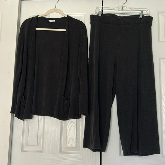 J. Jill Other - J Jill Pure Jill 2 pc Jacket & Capri Set